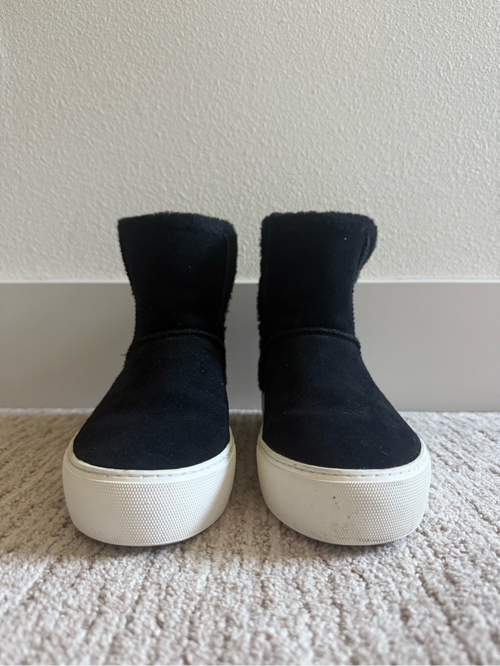 Black UGG Boots Women’s Size 8